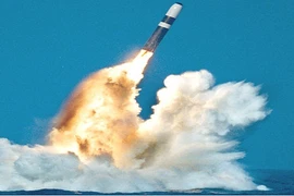 Mỹ phóng thử thành công 2 tên lửa đạn đạo phóng từ tàu ngầm