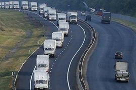 Đoàn xe thiết giáp Nga lẻn sang Ukraine sau đoàn xe cứu trợ?