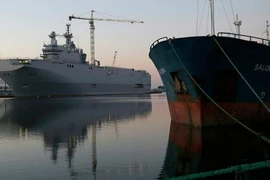 Tàu Mistral đầu tiên cùng 200 thủy thủ Nga bắt đầu đợt chạy thử tại Pháp