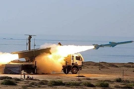 Iran chế tạo thành công tên lửa hành trình đối đất có thể phóng từ máy bay