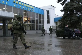 Kiev phái quân đánh chiếm Bộ Nội vụ, chính quyền Crimea nhờ quân Nga bảo vệ