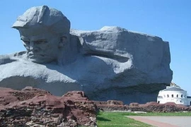 CNN phải xin lỗi Nga vì báng bổ tượng đài “Lòng dũng cảm”