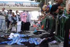 Người biểu tình Thái Lan náo loạn vì 3 vụ xả súng, ném bom liên tiếp 