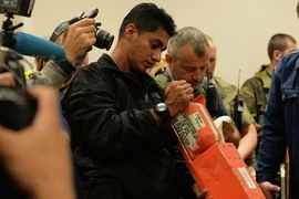 Chính quyền Donetsk bàn giao 2 hộp đen máy bay MH17 cho chuyên gia Malaysia