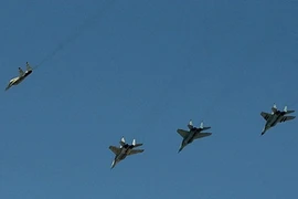 Hàng chục máy bay chiến đấu Iran diễn tập tại Vịnh Persian