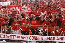 “Phe áo đỏ” bắt đầu hành động, xung đột chực chờ bùng phát