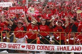 “Phe áo đỏ” bắt đầu hành động, xung đột chực chờ bùng phát