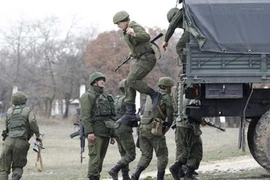 Sau vụ lính Ukraine “đòi sân bay”, căn cứ Belbek tăng quân bảo vệ