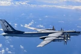 Máy bay ném bom Tu-95 Nga “lượn” sát không phận Nhật Bản