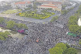 Hạ viện giải tán, chính trường Thái như "bom nổ chậm"