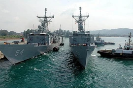 Phớt lờ Trung Quốc, Mỹ bán 4 chiến hạm khủng lớp Perry cho Đài Loan.