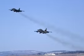 Không quân Nga luyện không chiến và tấn công mặt đất