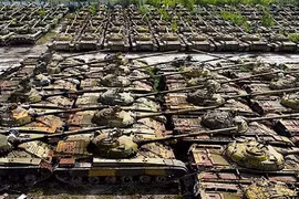 Kiev lập “Ban chống khủng hoảng”, tổng động viên vũ khí, trang bị