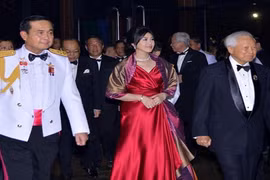 Thủ tướng Yingluck trở về Bangkok gặp lãnh đạo quân đội