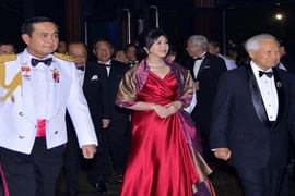 Thủ tướng Yingluck trở về Bangkok gặp lãnh đạo quân đội