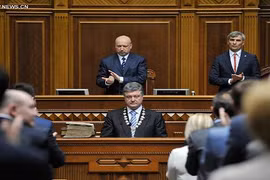 Tân tổng thống Ukraine tuyên thệ nhậm chức, công bố kế hoạch hòa bình