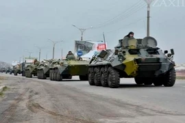 Phương Tây lo sợ khi một lượng lớn xe quân sự Nga áp sát Ukraine