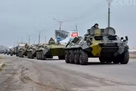 Phương Tây lo sợ khi một lượng lớn xe quân sự Nga áp sát Ukraine