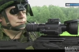 Binh lính Nga được bảo vệ bằng siêu mũ chống lựu đạn