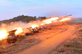 Ông Kim Jong-un thị sát diễn tập bắn đạn thật cực lớn của quân đội Triều Tiên