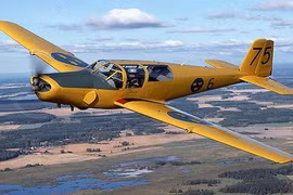 Máy bay thể thao rơi vào nhà kho tại Đức, 2 người thiệt mạng