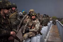 10 lính Ukraine bị bắn chết do phản chiến, Donbass lập đơn vị nữ dân quân 