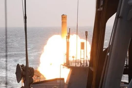 Ấn Độ phóng thử thành công tên lửa BrahMos từ tàu chiến nội địa lớn nhất