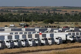 16 xe hàng viện trợ nhân đạo đầu tiên của Nga lên đường sang Ukraine