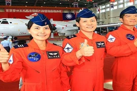 Đài Loan có nữ phi công lái “Sát thủ săn ngầm” 