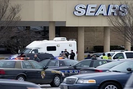 Xả súng kinh hoàng ở trung tâm thương mại Mỹ, 8 người thương vong