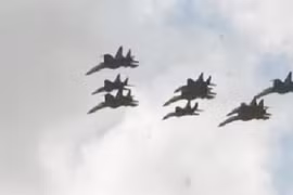 Gần 50 lượt chiến đấu cơ Nga bay rợp trời Crimea