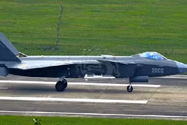 Trung Quốc khoe tên lửa không đối không PL-13 đạt vận tốc Mach5