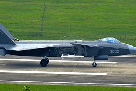 Trung Quốc khoe tên lửa không đối không PL-13 đạt vận tốc Mach5