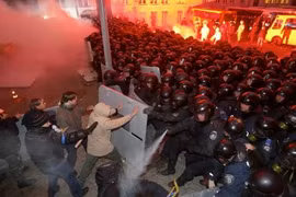 Tổng thống bị phế truất, Nga sẽ cắt hỗ trợ tài chính cho Ukraine?