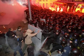 Tổng thống bị phế truất, Nga sẽ cắt hỗ trợ tài chính cho Ukraine?