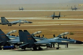 Trung Quốc mang tiêm kích Su-30MKK, tăng Type 99 tới Nga thi đấu 
