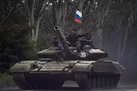 Ukraine thúc phương Tây phong tỏa tài sản, cấm xuất khẩu quân sự sang Nga 