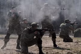 Tự vệ địa phương bao vây 2.000 lính Ukraine tại sân bay Lugansk