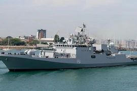 Chiến hạm Ấn Độ thử nghiệm phóng loạt siêu tên lửa BrahMos
