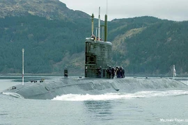 Tàu ngầm hạt nhân Anh tự nhiên bốc cháy