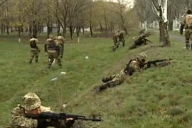 Dân quân Donetsk quyết tử, đánh lui quân cực hữu Pravyi Sektor vào rừng 