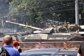 Ukraine đưa xe tăng và vũ khí hạng nặng vào thủ đô Kiev làm gì?