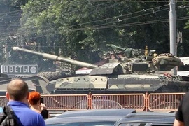 Ukraine đưa xe tăng và vũ khí hạng nặng vào thủ đô Kiev làm gì?