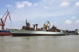 Tàu tiếp vận hiện đại nhất Trung Quốc có thể "mò" tới biển Đông