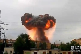 Cháy nổ kho chứa 11 triệu quả đạn pháo, 6000 dân sơ tán khẩn cấp