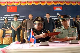 Trung Quốc huấn luyện rà phá bom mìn cho binh lính Campuchia