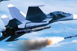 Mỹ “hất cẳng” Nga, độc bá thị trường vũ khí Ấn Độ