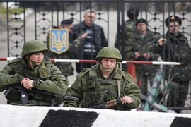 Crimea quyết bắt kẻ “ném đá giấu tay”, bắn cả 2 bên để kích động bạo lực