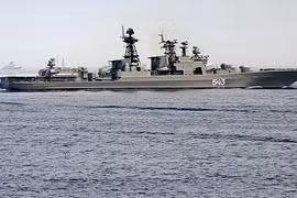 Tàu khu trục chống ngầm Nguyên soái Shaposhnikov thăm quân cảng Cam Ranh