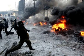 2 máy bay chiến đấu, 1 trực thăng quần thảo trên bầu trời Kiev